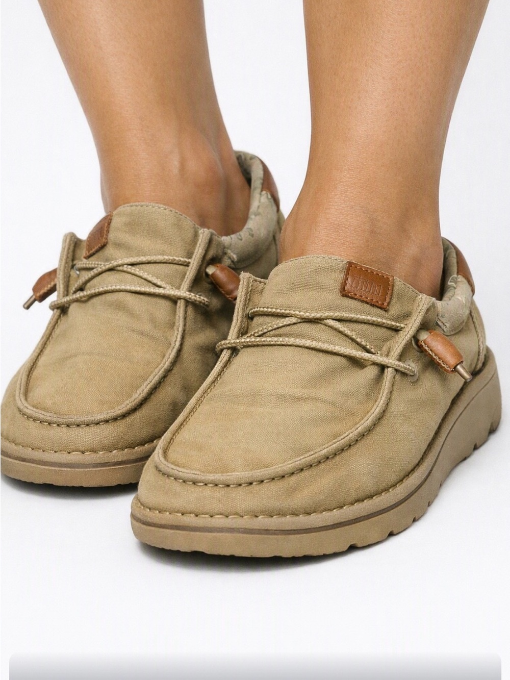 Hey Dude Wally Workwear Tan Canvas Slip On Shoes Men’s Size 9